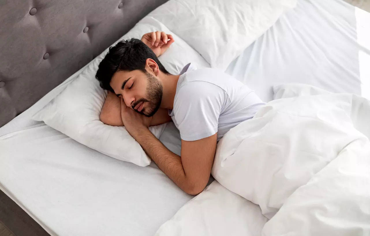 Know how your sleep schedule affects your weight loss regime