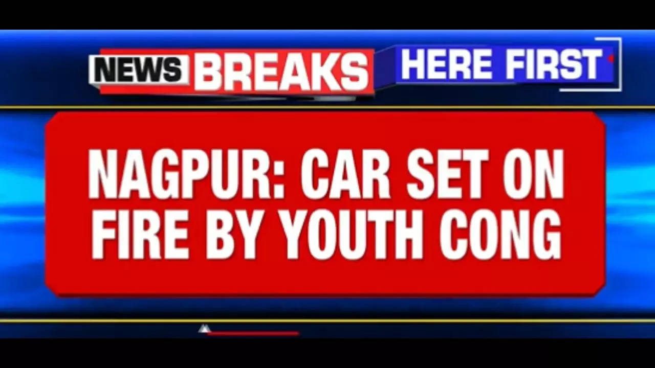 Youth Congress workers set fire to car in protest against Sonia Gandhi's ED visit