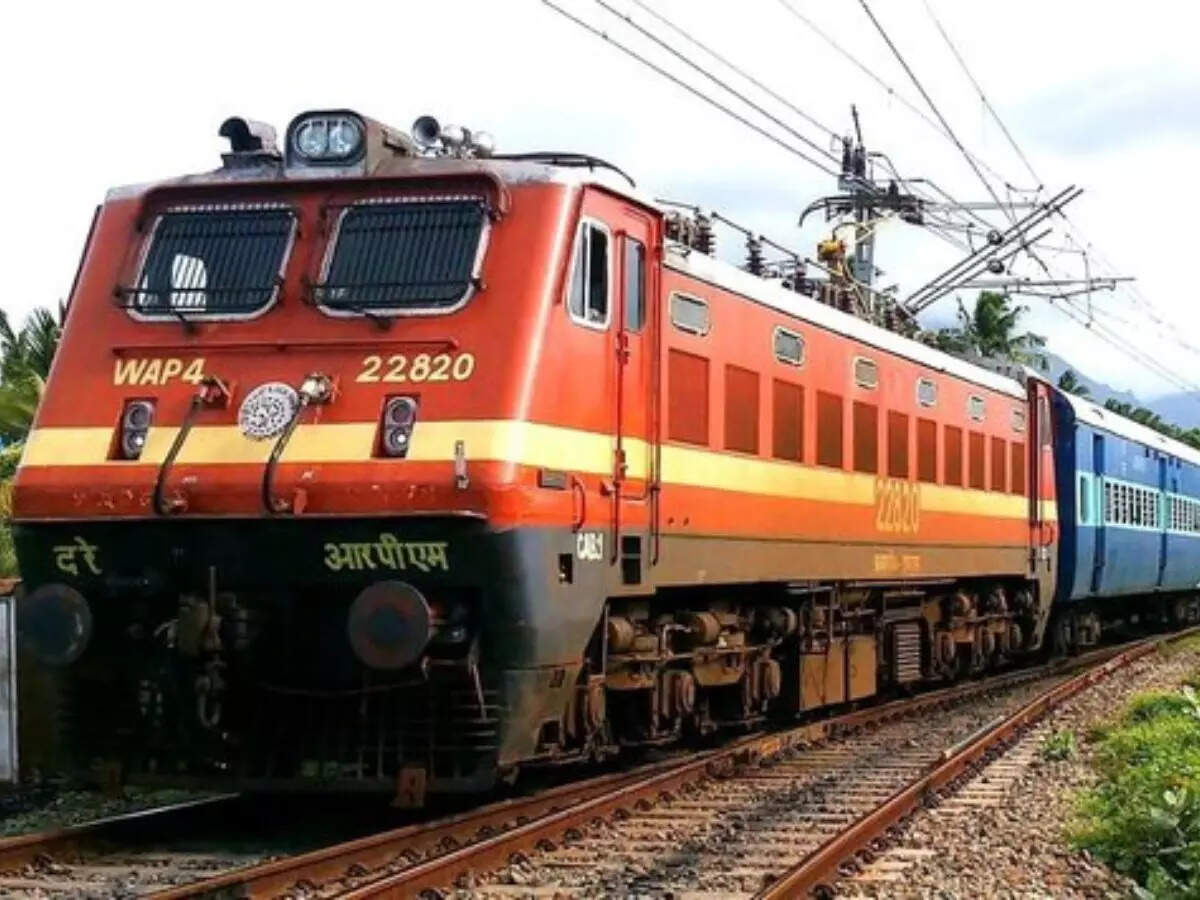 Una serpiente nunca antes vista detuvo el tren durante más de una hora en el departamento forestal de Kerala