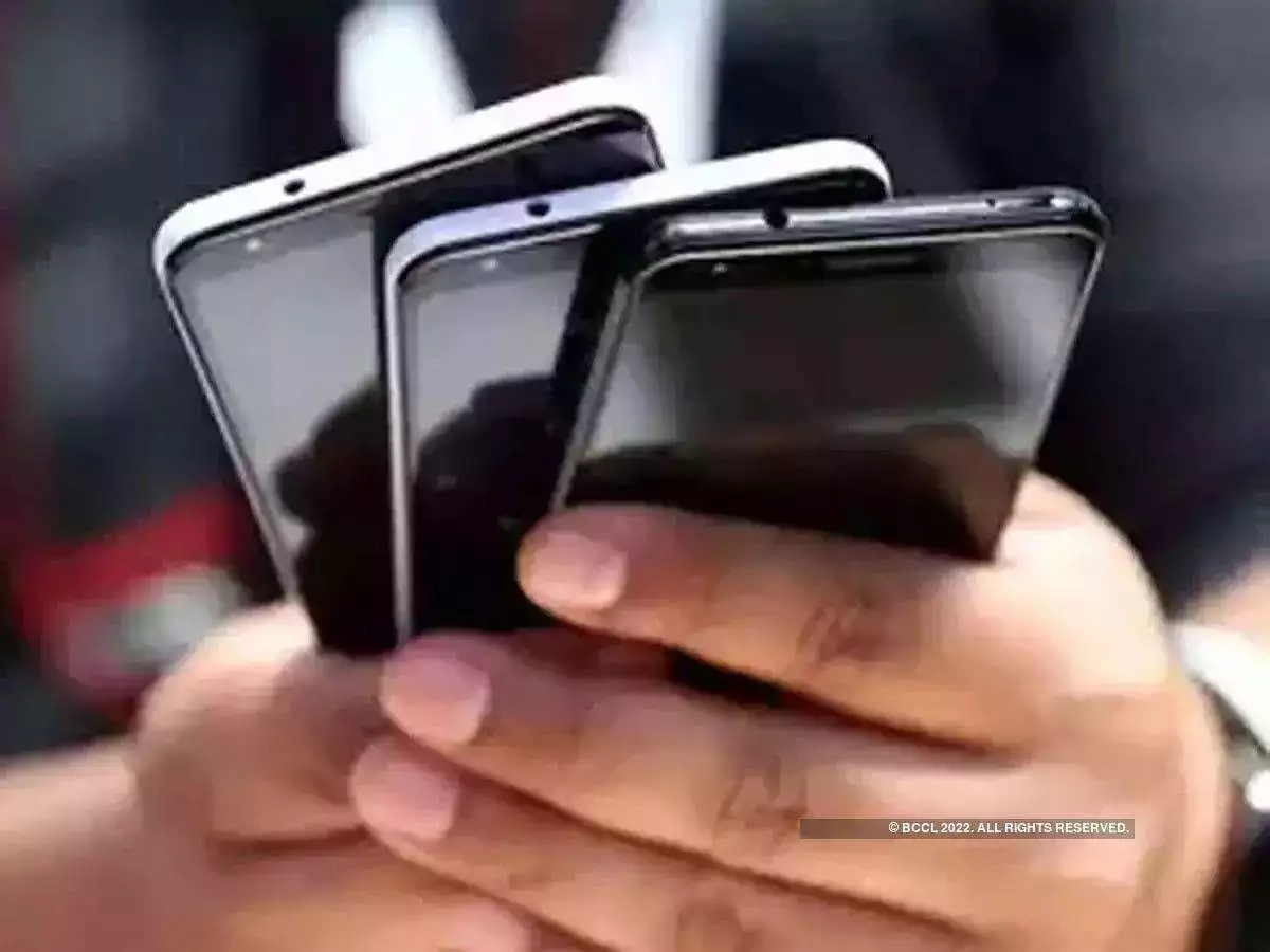 India smartphone shipments drop 5 in June quarter: Report