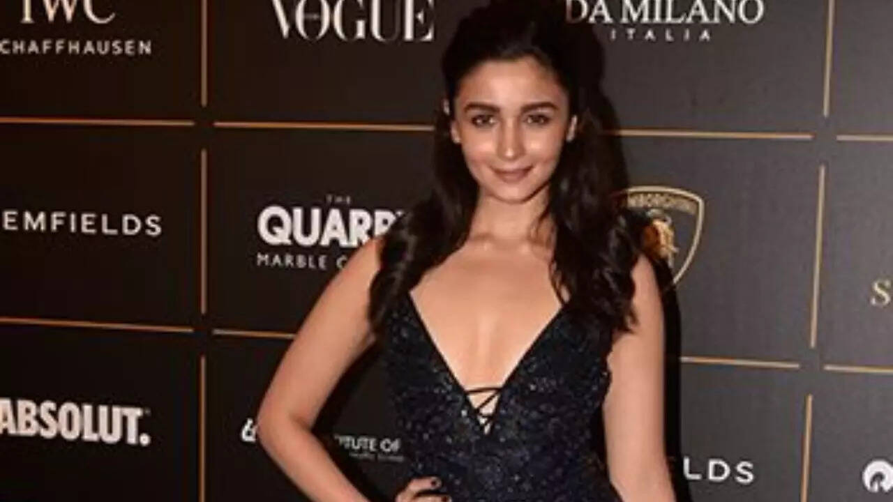 Alia Bhatt black dress