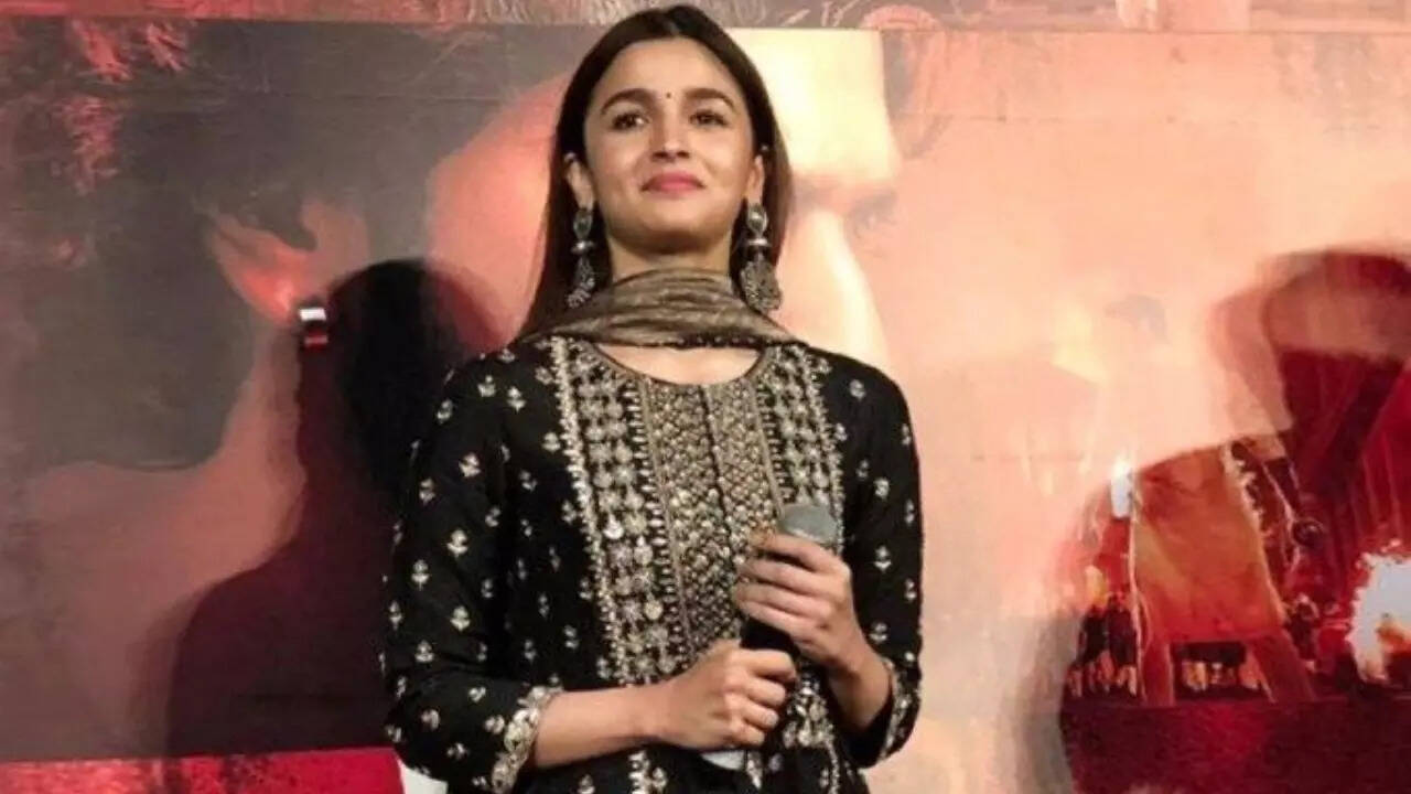 Alia Bhatt black sharara