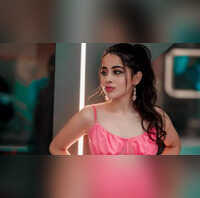 Uorfi Javed flaunts toned body in co-ord bikini top set thanks Masaba for supporting her - WATCH