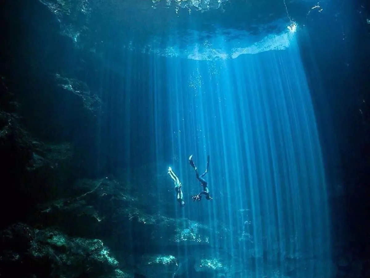 Los buzos descienden a la sagrada niebla submarina de El Pit, México