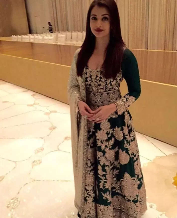 Aishwarya Rai styled her green anarkali set with Rs 7k footwear for  Anant-Radhika's engagement bash - India Today