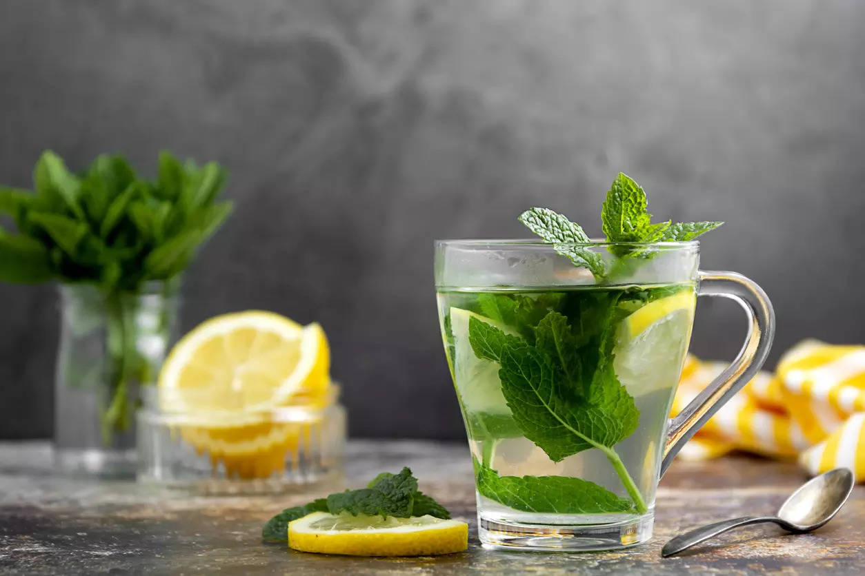Unbelievable health benefits of drinking green tea with lemon
