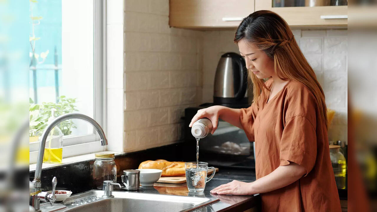 Does drinking warm water help reduce cholesterol? Know many benefits of this magical drink