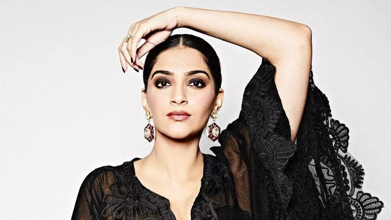 Mom-to-be Sonam Kapoor spills the beans about her pregnancy says now its getting a little difficult