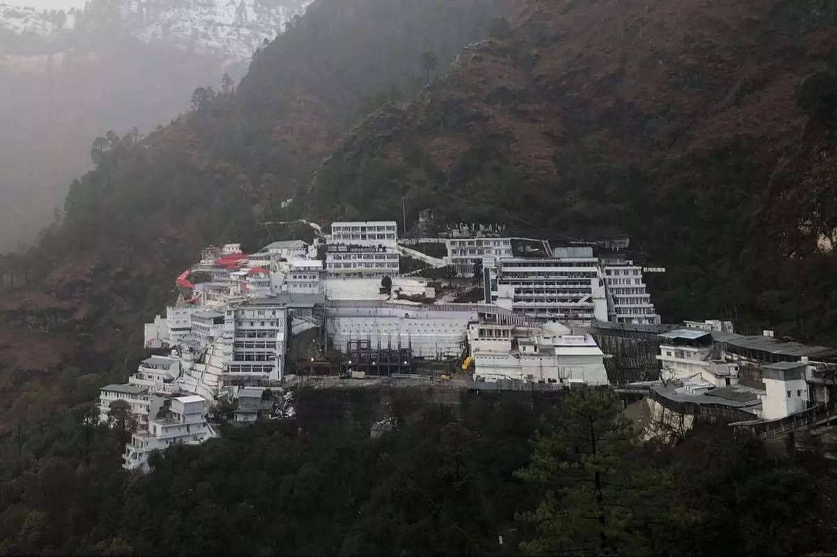 Jammu and Kashmir: Pilgrimage to Vaishno Devi temple halted during ...