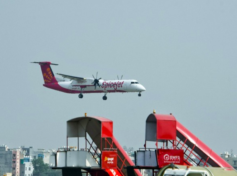 SpiceJet flight delayed for 8 hours; event leads to scuffle between  passengers, airport staff