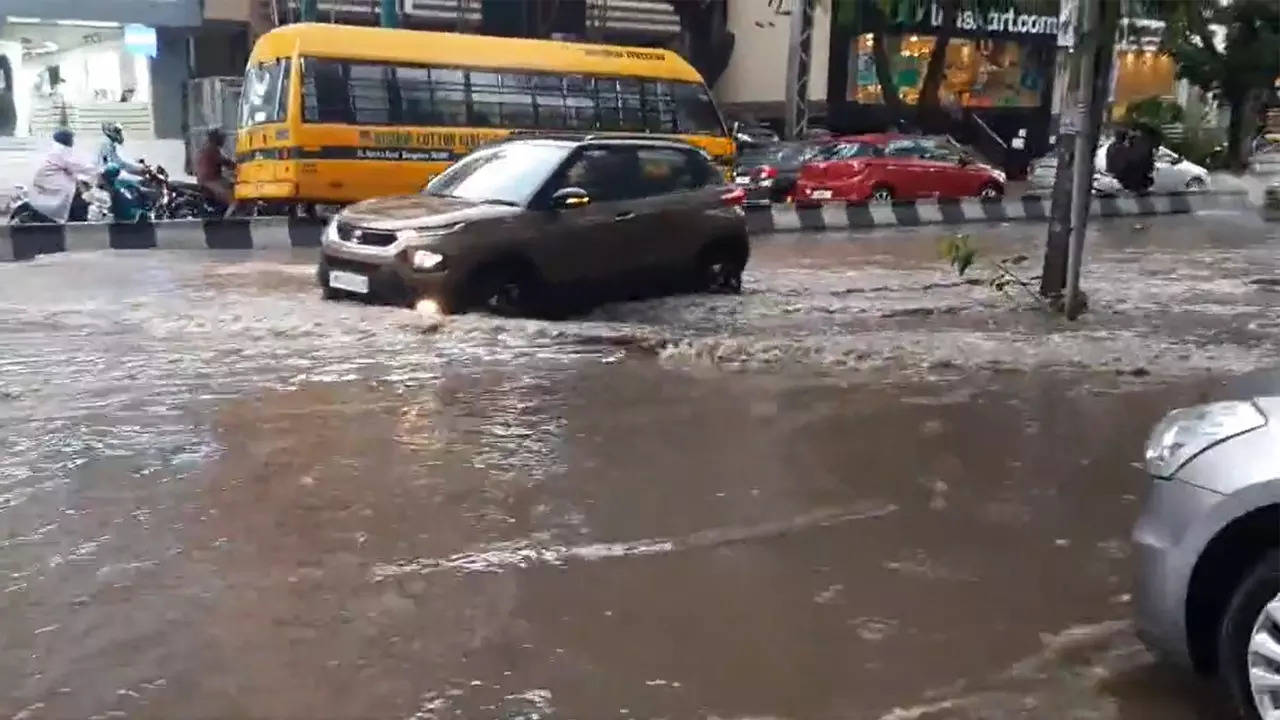 Bengaluru received heaviest rainfall in four years, jammed and damaged roads leading to heavy traffic jams in many parts