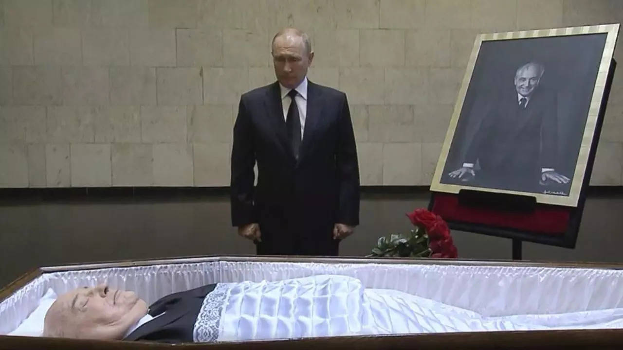 Putin Gorbachev coffin hospital AP photo