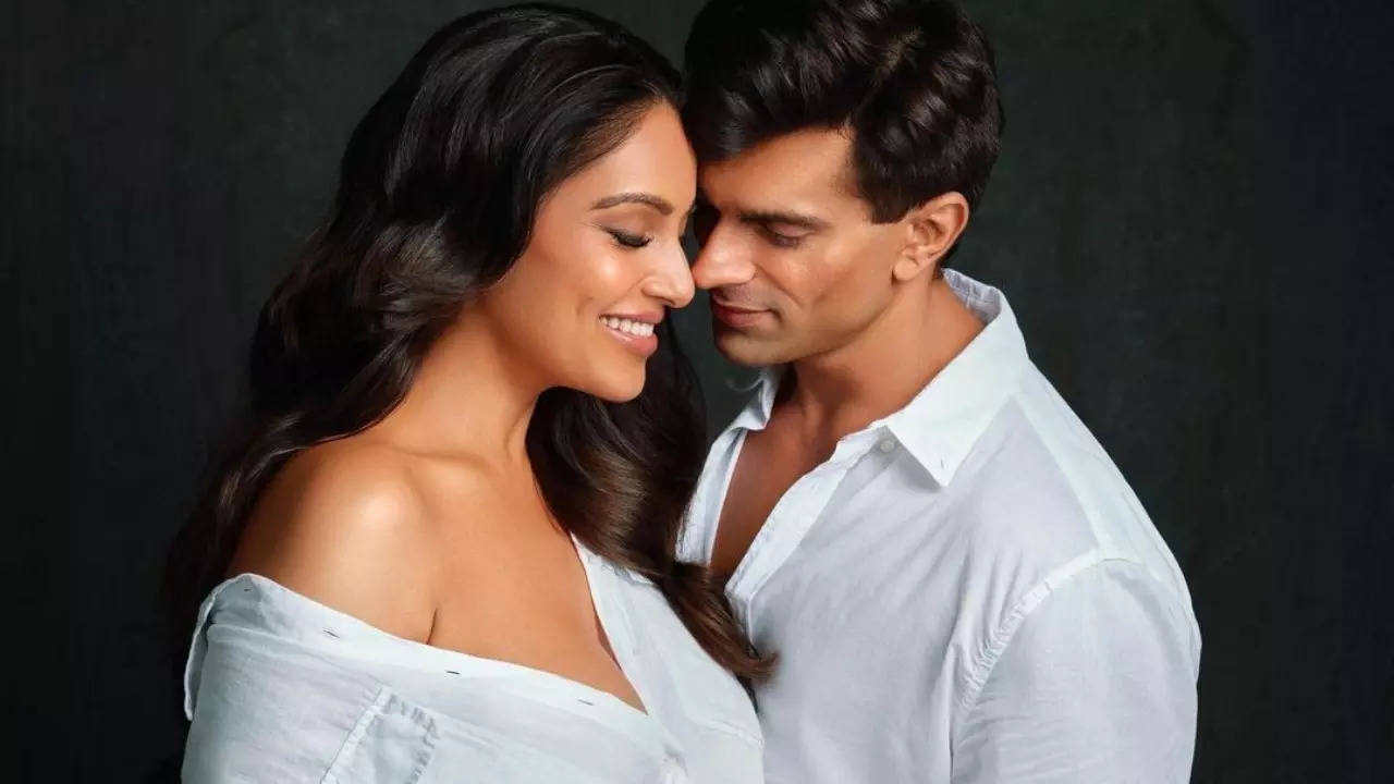 To-be mother Bipasha Basu hits back at criticism for flaunting baby bump in pictures, says I want to celebrate