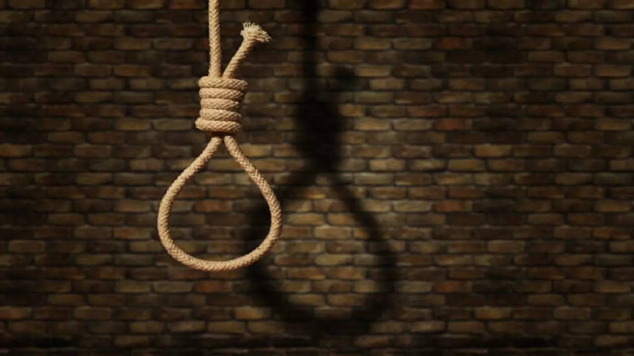 istockphoto-execution hanging