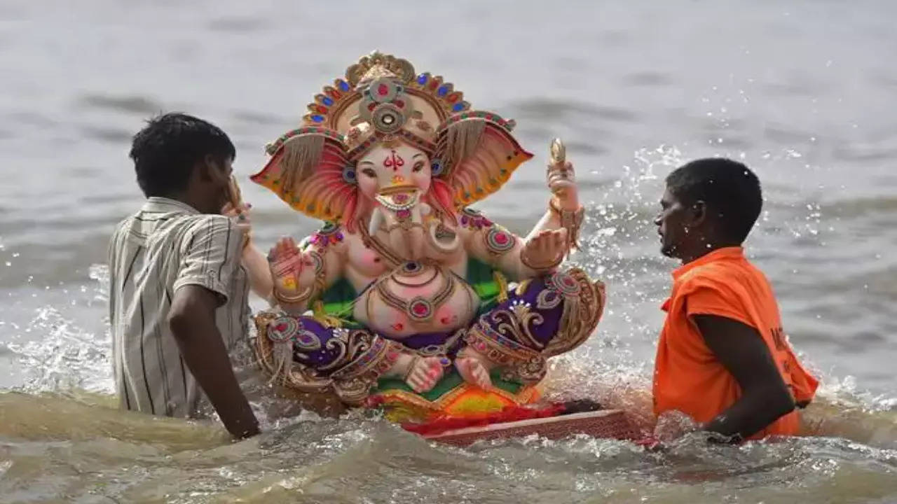 Mumbai: Over 3,900 Ganesh idols immersed at beaches, artificial ...
