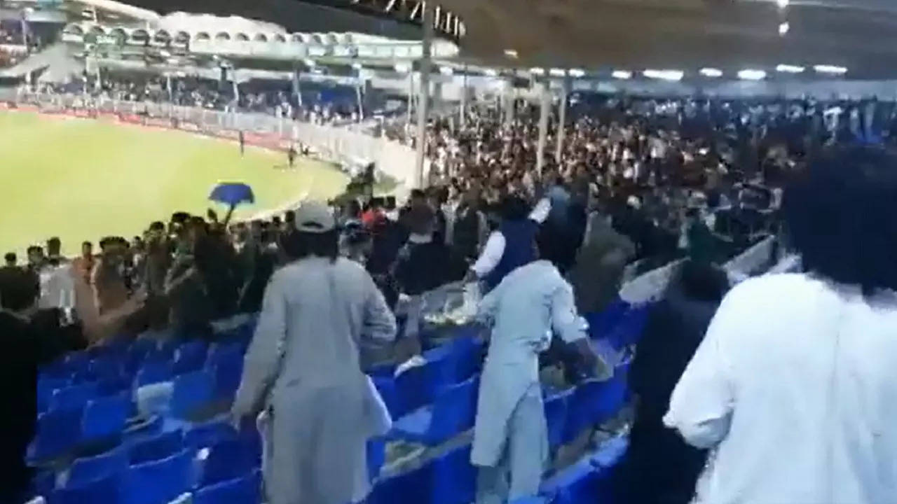 Afghan fans