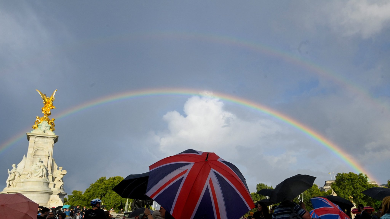 Double rainbow over Buckingham Palace