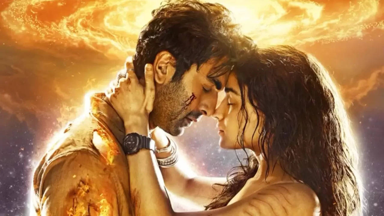 EXCL Alia Ranbirs Brahmastra day 1 box office pegged between Rs 23 to 25 crore read experts opinion