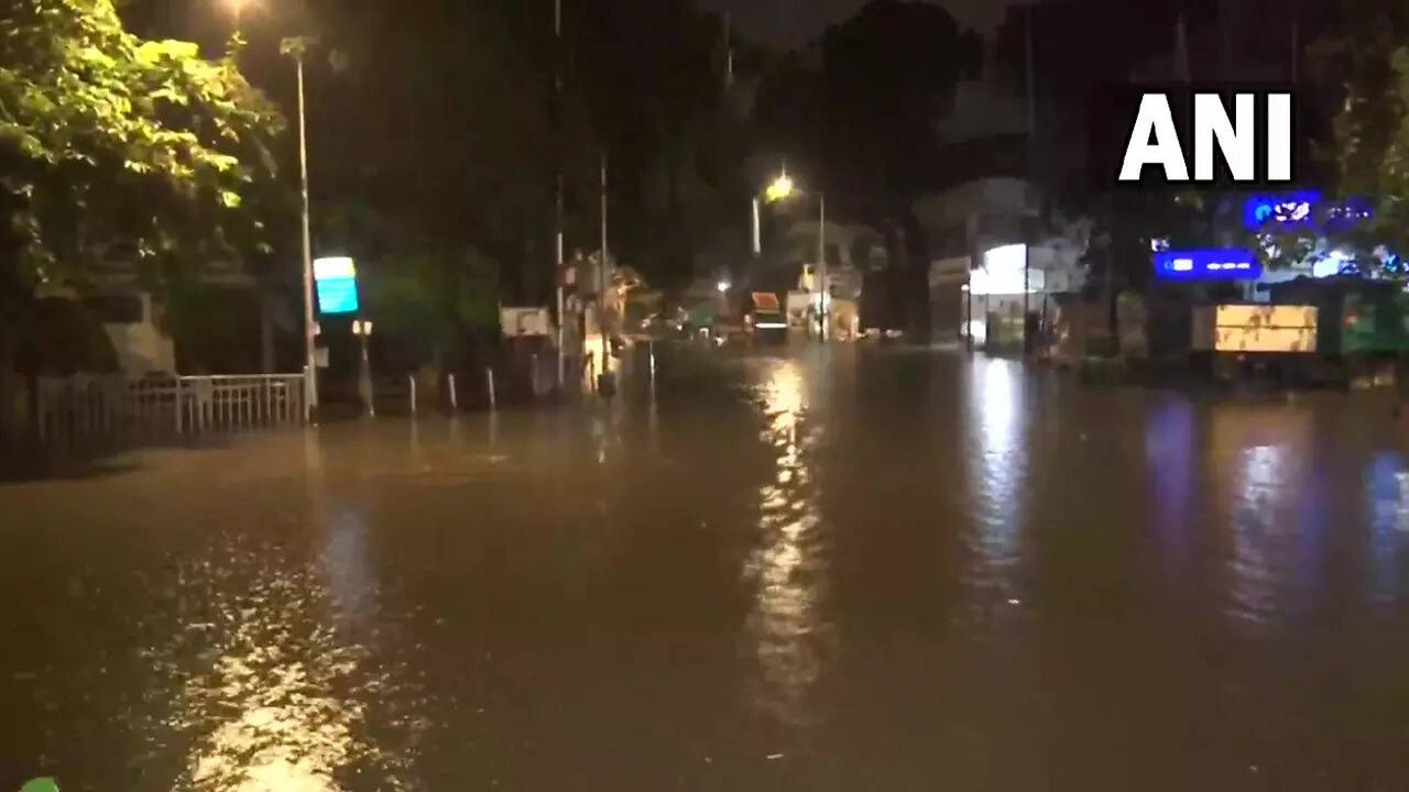 Several parts of Mumbai waterlogged as heavy rain lashes city weatherman predicts more downpour