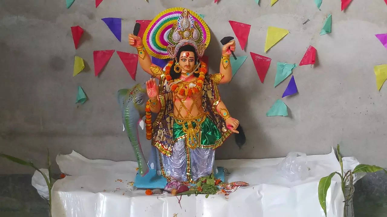 Vishwakarma puja decoration at home Vishwakarma puja ki sajavat Vishwakarma  puja decoration stage - YouTube