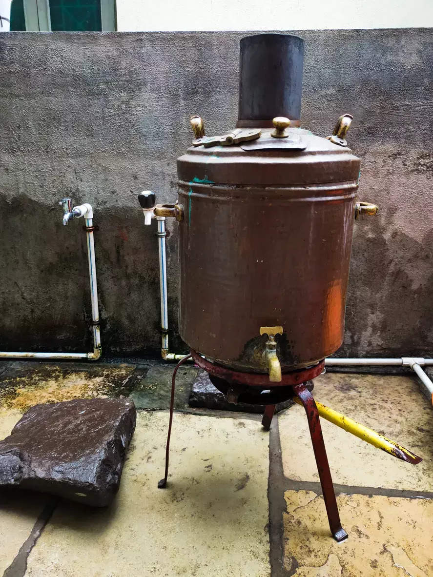 old_copper_water_heater_for_bath