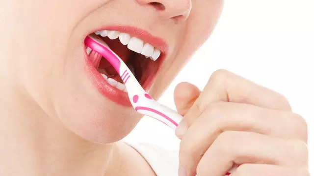 pixabay_bleeding-gums-brushing-teeth_Correct_way