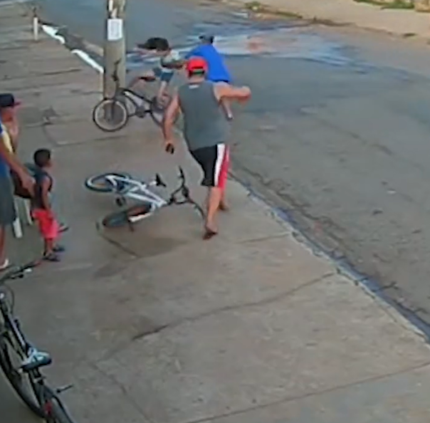 Dramatic video shows a man heroically rescuing a little girl on a bicycle from a serious accident - watch