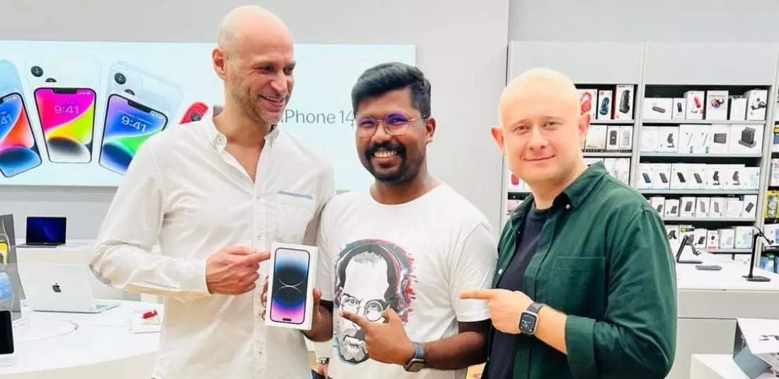 Hype is real Indian Man travels to Dubai to buy new Apple iPhone 14 Pro
