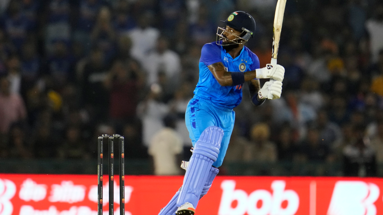 666 Hardik Pandya mesmerizes cricket fans with extraordinary end for India's innings vs Australia - WATCH