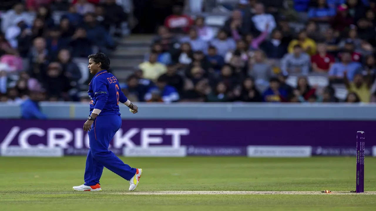 Aakash Chopra brings up old controversial moment involving England amidst Deepti Sharma run-out incident