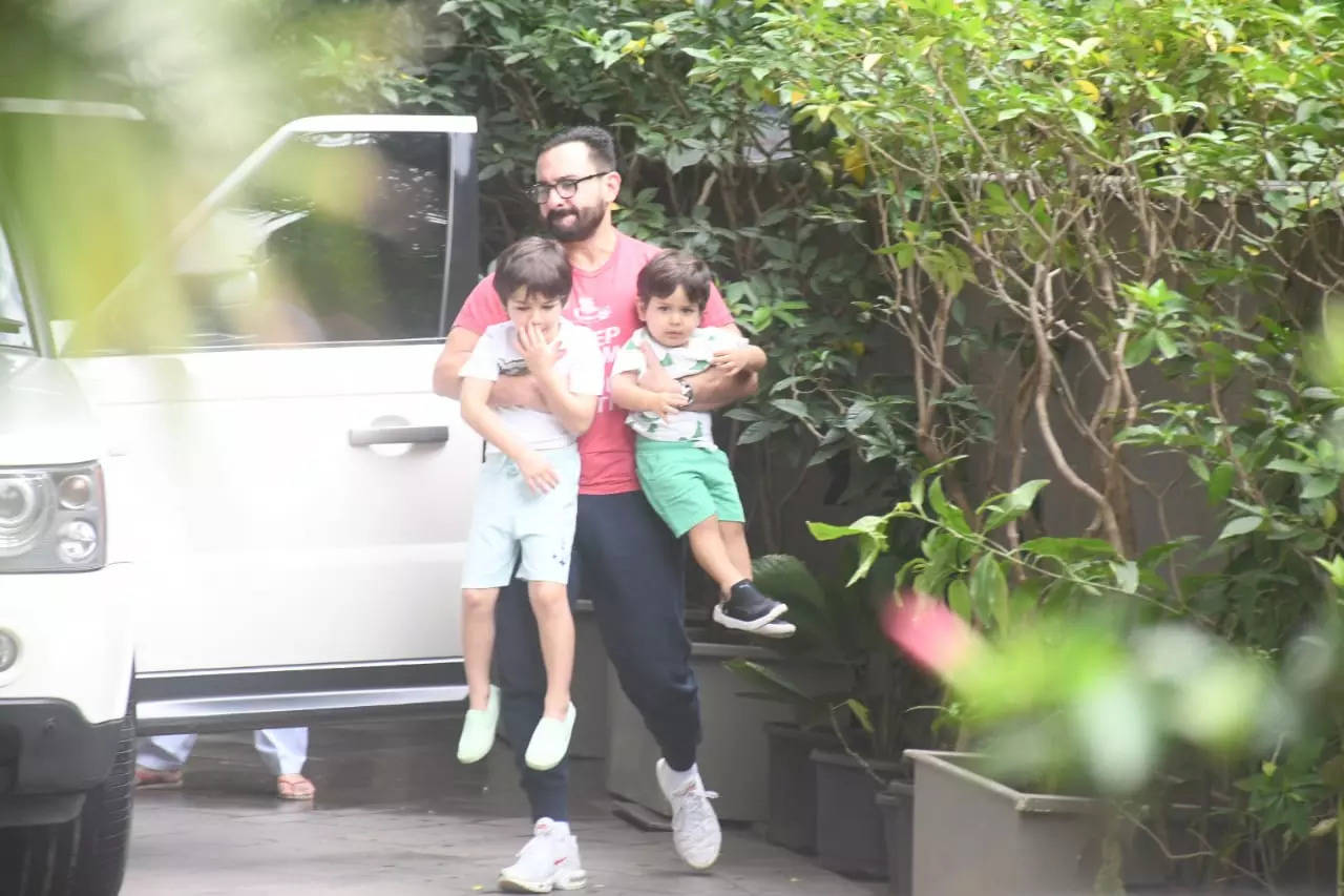 Kareena and Saif Ali Khan get spotted with kids Taimur and Jeh; Vikram ...