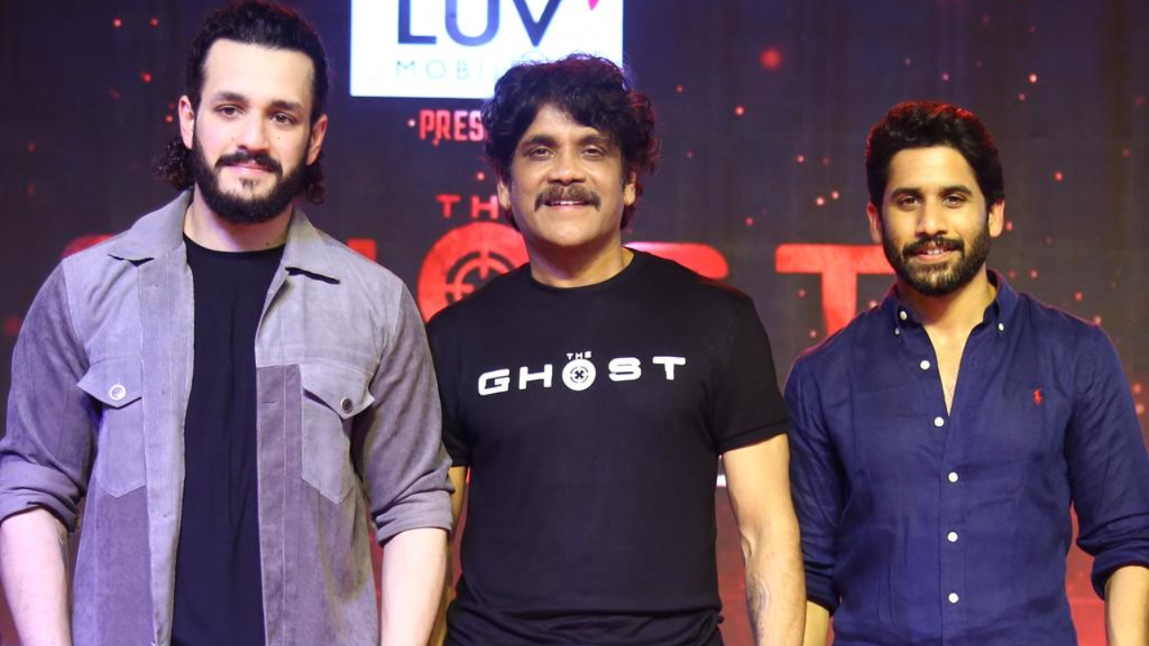 Nagarjuna strikes a pose with sons Naga Chaitanya and Akhil Akkineni at The  Ghost pre-release event - see photos