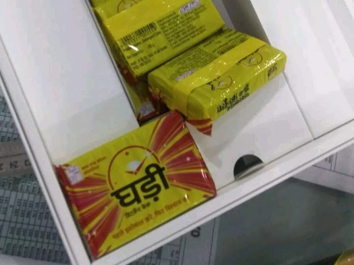 Flipkart customer claims detergent was mistakenly delivered in place of a laptop he ordered for his father | Picture courtesy: LinkedIn/Yashaswi Sharma