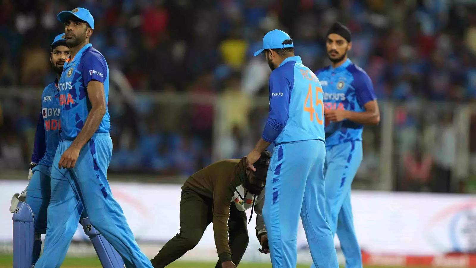 A fan breached security to touch Rohit Sharma's feet in 2nd T20I