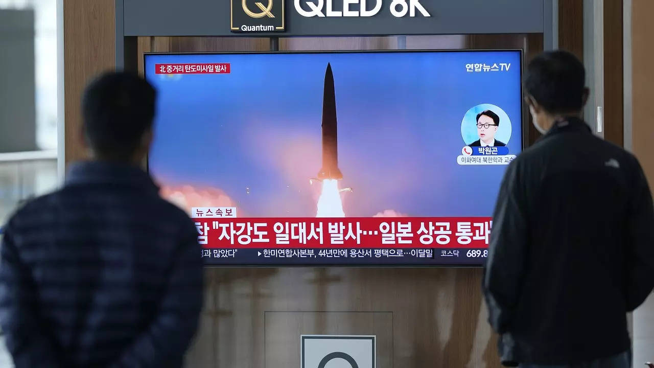 ​A TV screen showing a news program reporting about North Korea's missile launch with file image is seen at the Seoul Railway Station in South Korea​