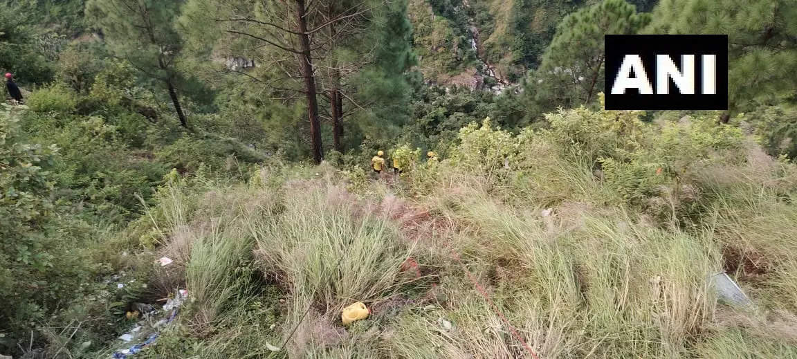 ​SDRF undertakes rescue operations after bus falls into gorge in Uttarakhand