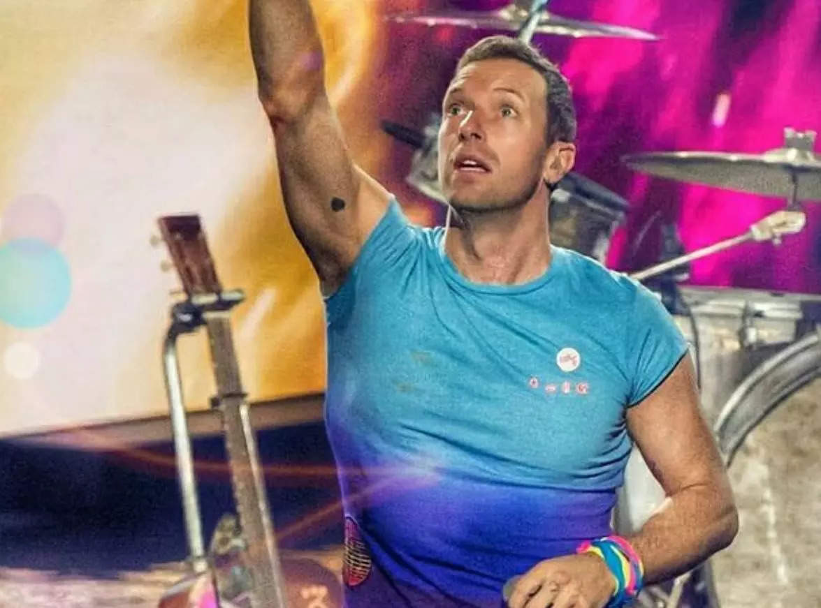 45-year-old Chris Martin has been put under rest citing doctor’s strict orders for the next three weeks due to the lung infection.