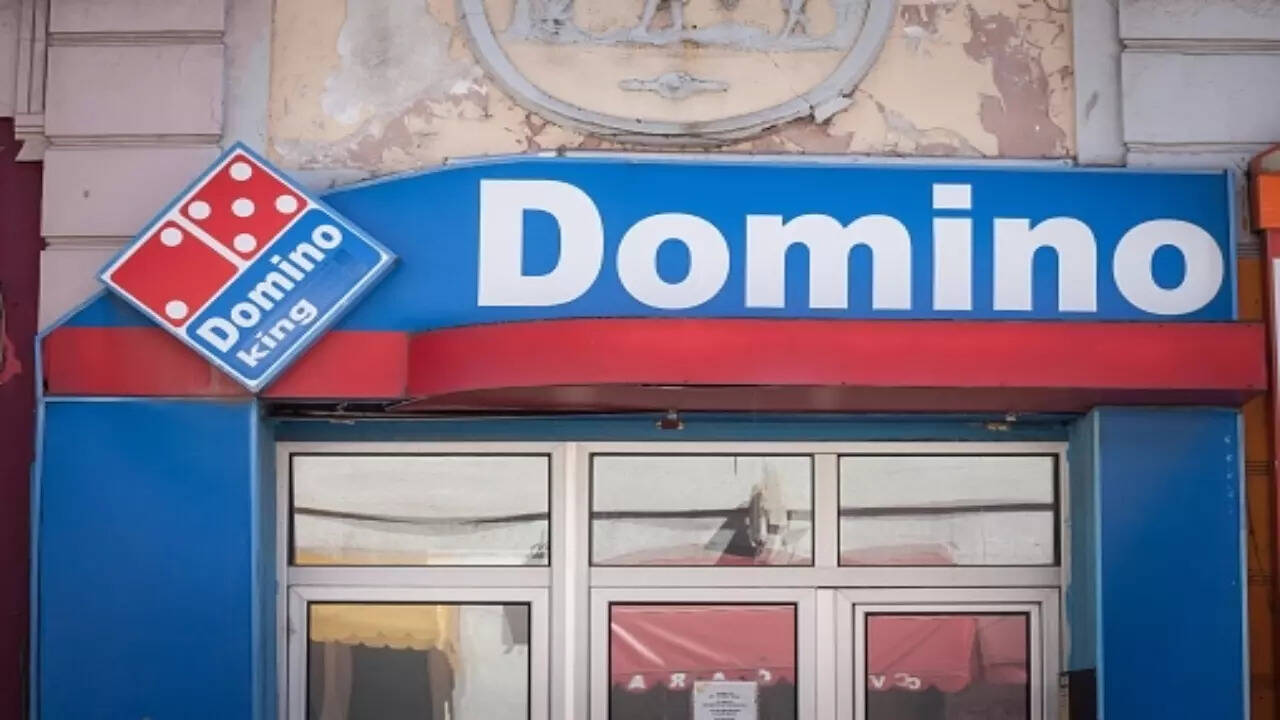 Mumbai Customer finds glass shards in Domino's pizza, company orders
