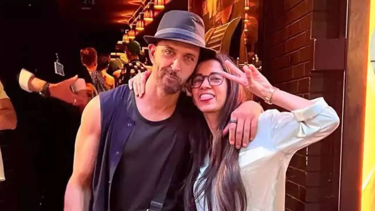 Hrithik Roshan Pens Sweetest Note For His 'melody In Motion Girl' Saba ...