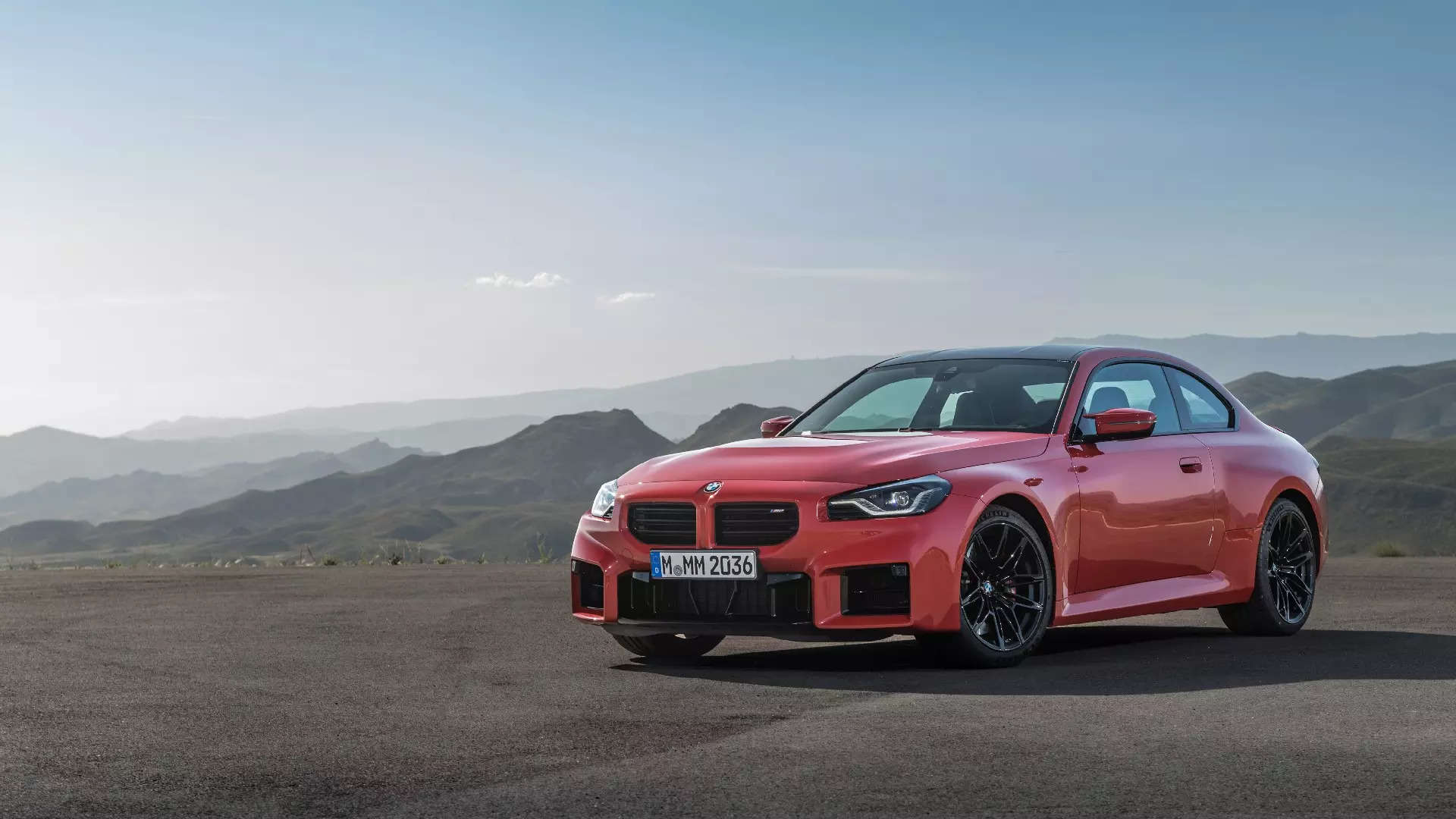 New BMW M2 breaks cover, gets manual gearbox, 465 hp turbo six, RWD and ...