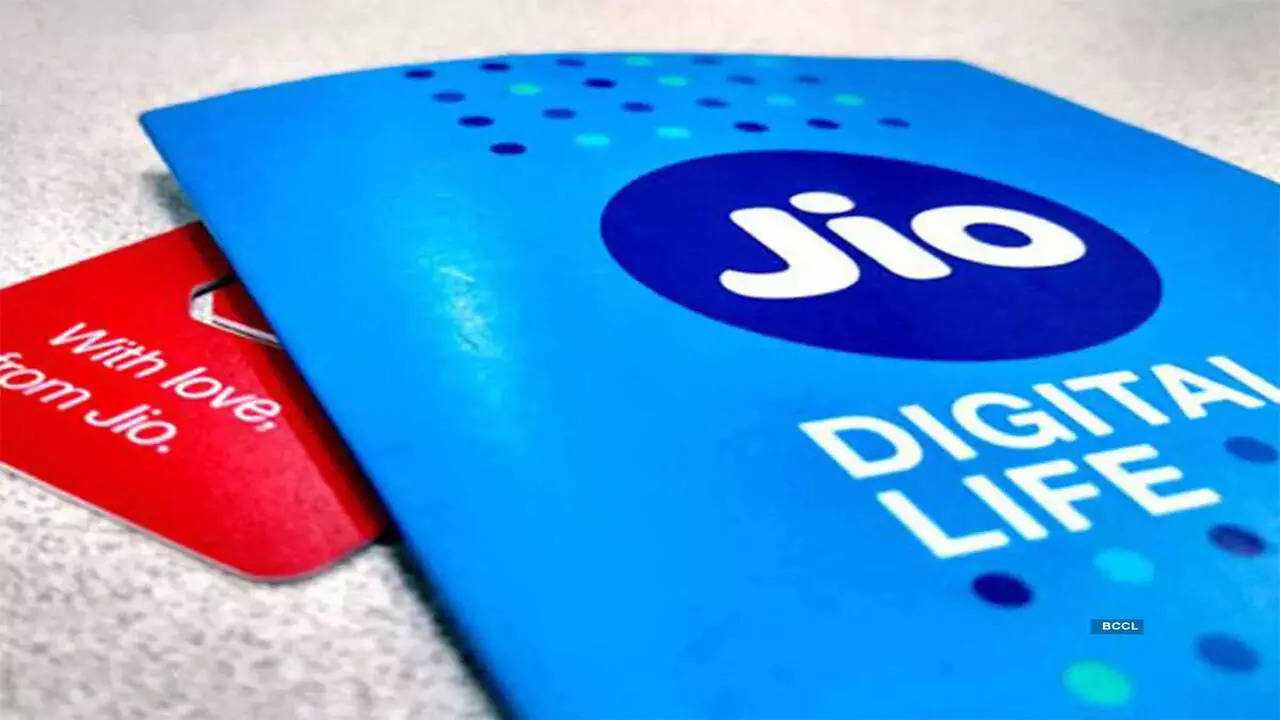 Reliance Jio pyrkii keräämään 12 000 miljoonaa rupiaa marraskuun puoliväliin mennessä 5G-käyttöön;  neuvotteluissa globaalien lainanantajien kanssa