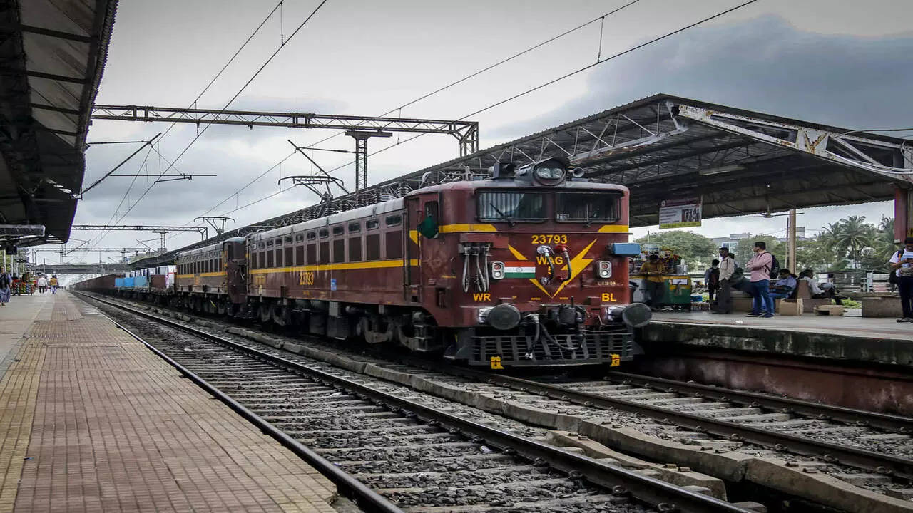 Indian Railways to run 211 special trains to handle festive rush. Details here