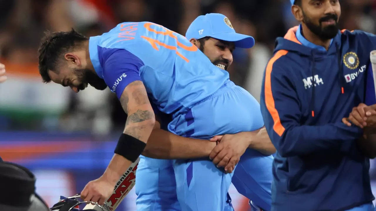 Watch Video Of Yuvraj Harbhajan Lifting Kohli In T20 Wc 2014 And 2016 Resurfaces After Rohit 0772