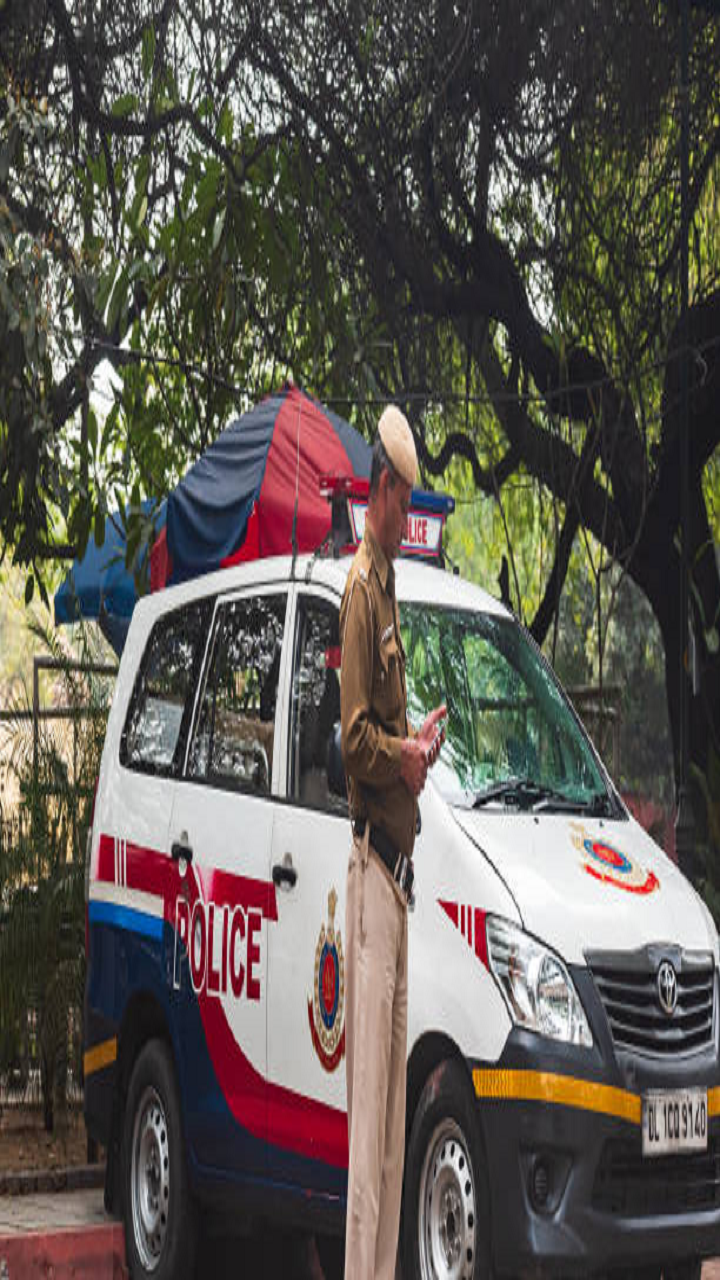 Police uniform of different states - not all are Khaki