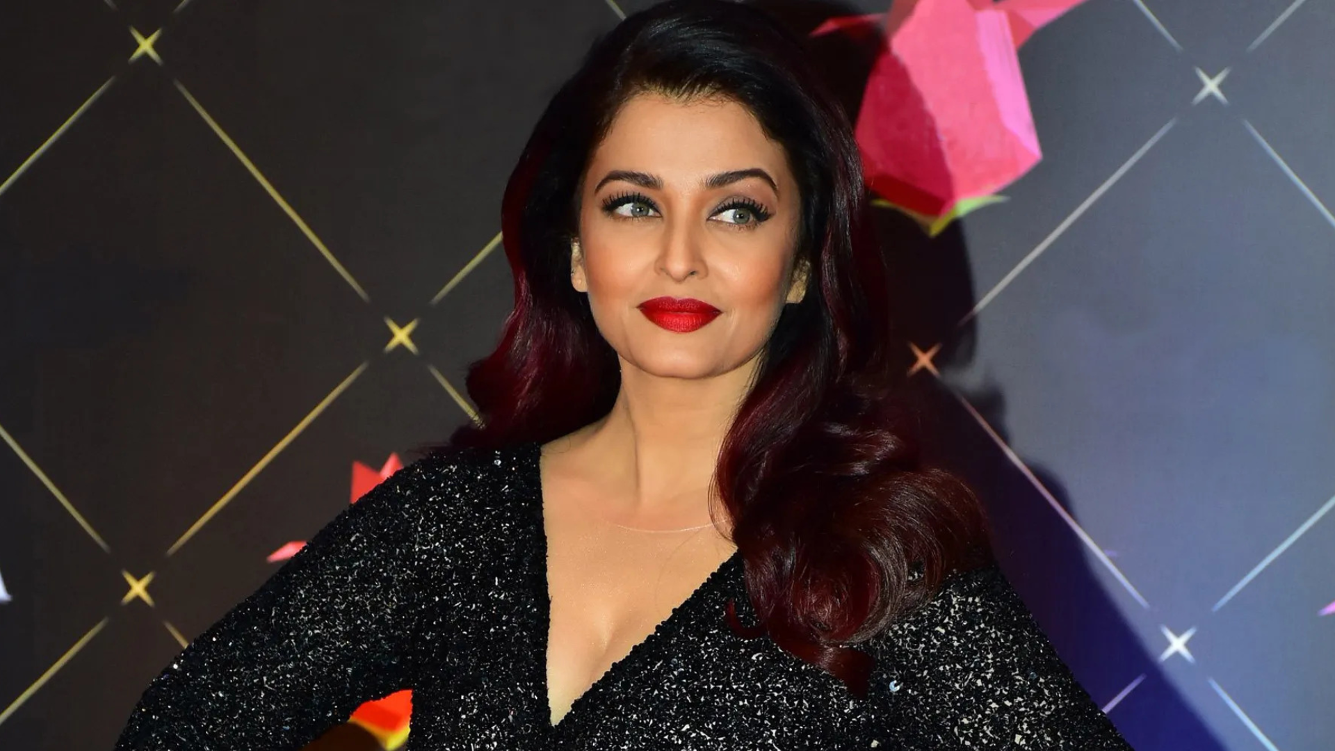 8 timeless pics of Aishwarya Rai Bachchan that prove she has immortalised  bold red lips