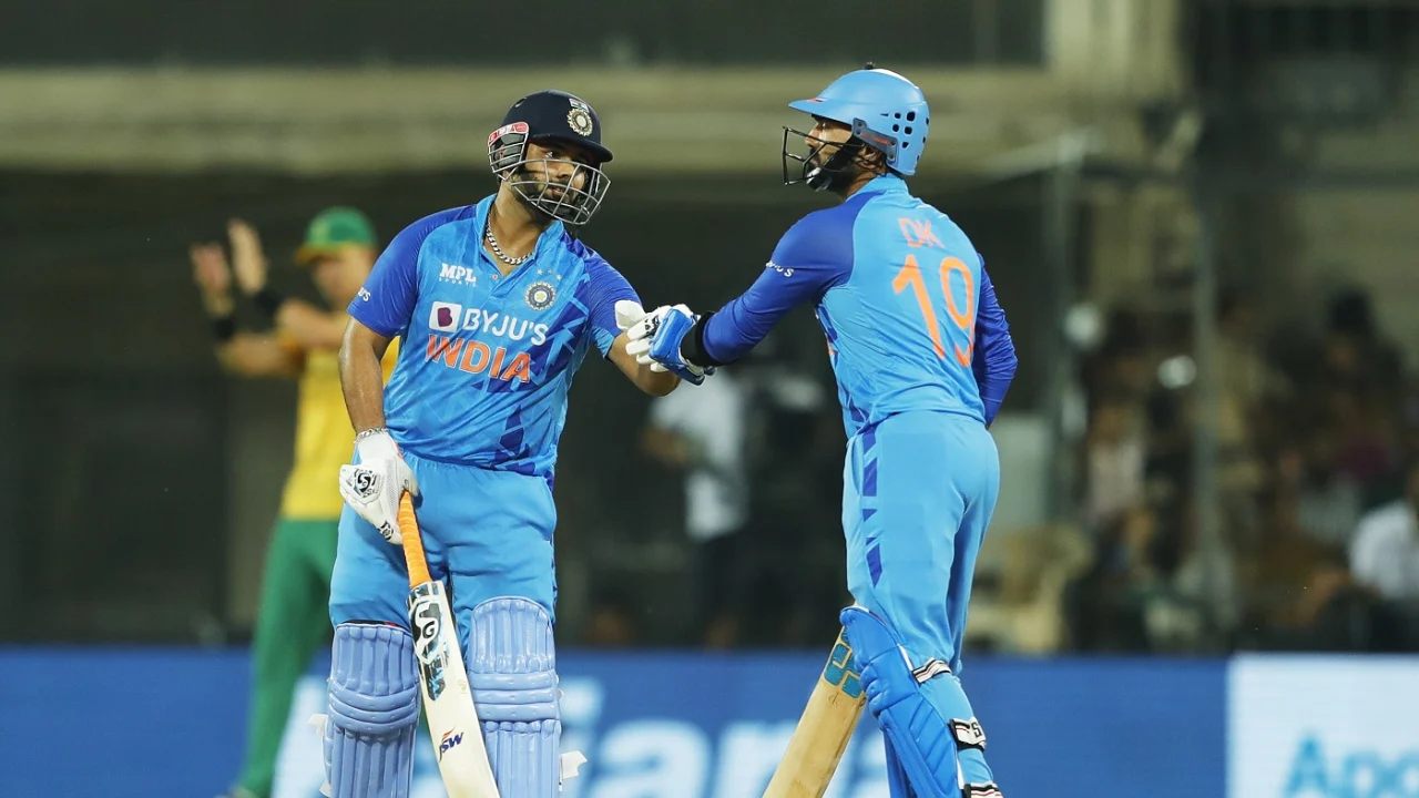 IND vs ENG LIVE, Dinesh Karthik, Rishabh Pant, T20 WC Semifinals LIVE, ICC T20 World Cup 2022, India vs England LIVE, Rohit Sharma, India Playing XI vs ENG