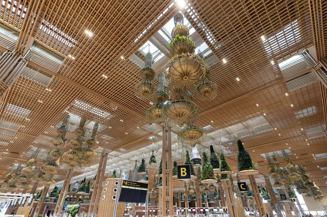 top-10-biggest-and-smallest-airports-in-the-world