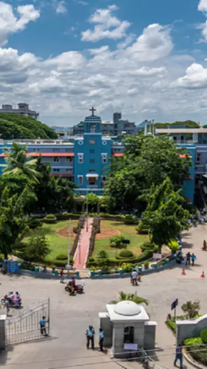 CMC Vellore Ragging 7 students suspended for ragging 1st year MBBS students what happened at CMC Vellore