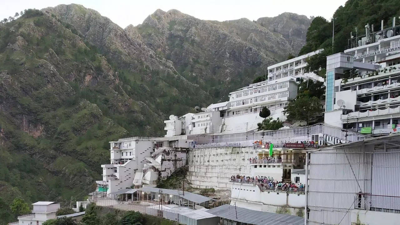 Only the chosen ones get a chance to Vaishno Devi, Goddess who fulfils  wishes of devotees | Temples of India