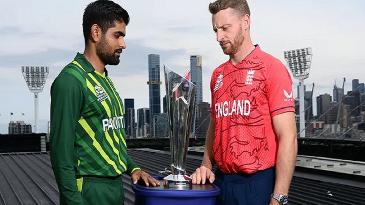 ​Babar Azam and Jos Buttler with T20 WC trophy